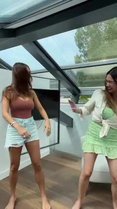 Pia Wurtzbach & Sister