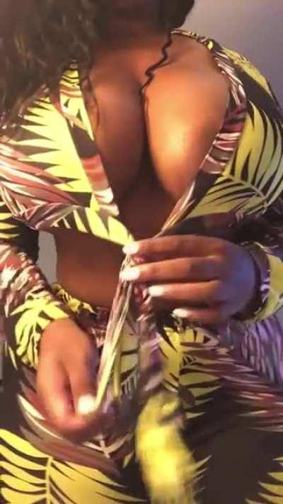 She got da ass and tiddies. (NSFW)