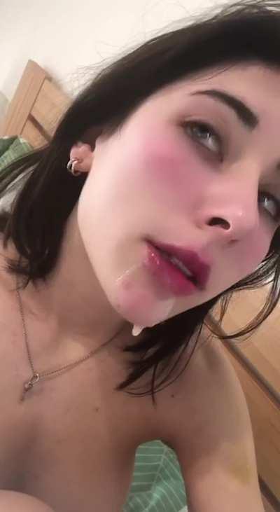 Dessert is ready on my face 🤩