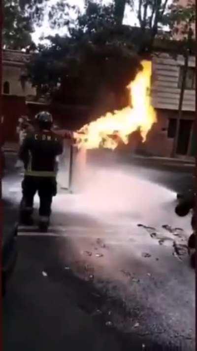 Holllyyyyy fff.... Fire fighter!!!