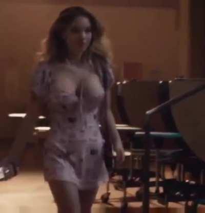 Sydney Sweeney's tits bouncing as she walks. Those things are fucking huge