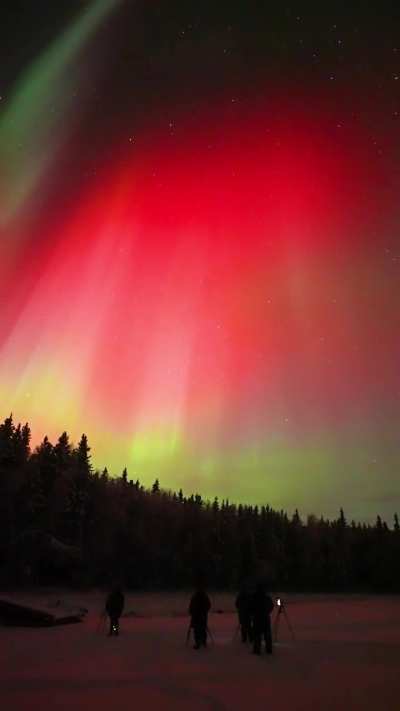 🔥 Northern lights recorded 15 minutes ago near Fairbanks, Alaska