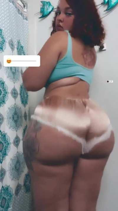 OMG 😳…. Just wait till you see the back 😩🥴🤦🏾‍♂️😍🍑🔥