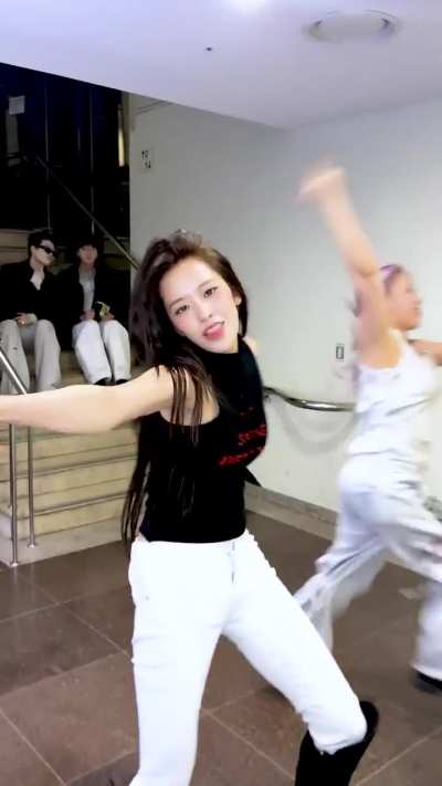 260214 IVE Official TikTok Update with Yujin - I don’t know, I just want to go BANG (BANG BANG Challenge)