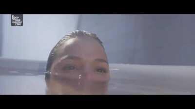 Bruna Marquezine nua em 