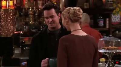 Phoebe's the master at flirting 😅🤣😂😀 Also, Lisa Kudrow is amazing!! 😍😍💝💝🤣🤣