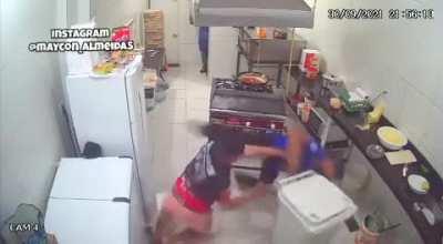 Kaboing! Ladrão se fodendo