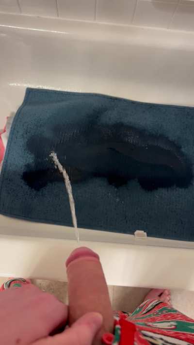 The bathmat got a bit of piss earlier from when I wet my pants, so I gave it a soaking of its own