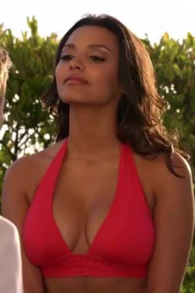 Jessica Lucas in Friends With Benefits