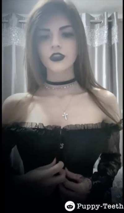 Ever wondered what it would be like to take a vampire home...? Well, now you know. 🦇🕸 (18) (F) (UK)