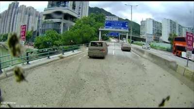 Idiots instant karma.