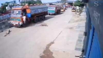 If it Weren't For The Truck, it would Have Been Dead Now🐆 . Если бы не машина....