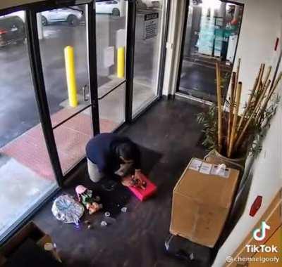 Acompañeme a ver está triste historia: