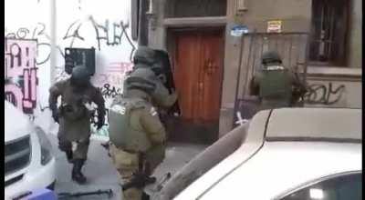 Carabineros realizan allanamiento a sede de Comunes por Olivazo 3.0: electric boogaloo