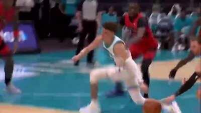 [Highlight] Malachi Flynn with a nasty steal on LaMelo, followed by a nifty dime to TDII for the slam.