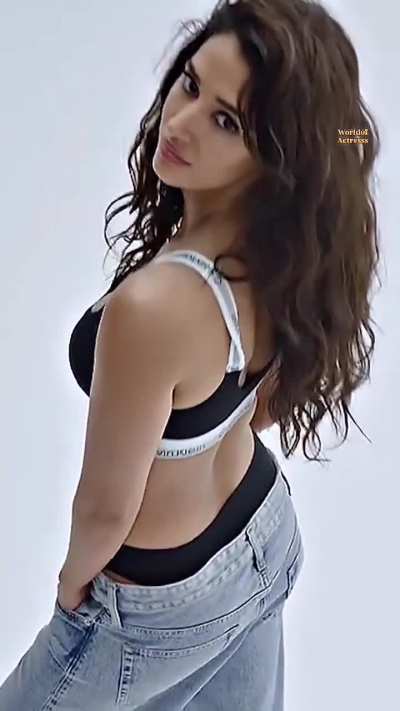 Disha Patani Cleavage