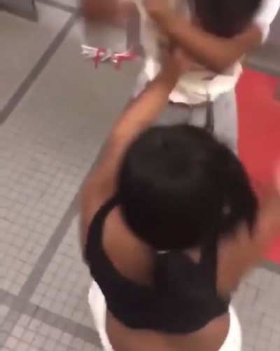 Heavy punches - Girls fight