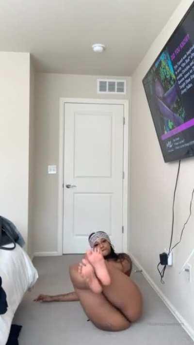 Might as well go 3 for 3... she better appreciate this fucking advertisement lmao