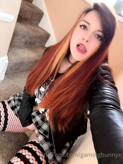 Upvote for a blowjob video and nude pack! I'm one of the girls that actually sends 🤤