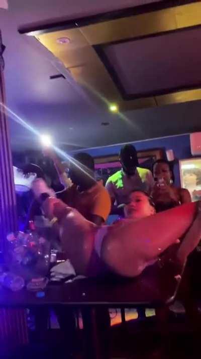 Cool it 🌊 (@applbrwn_betty)