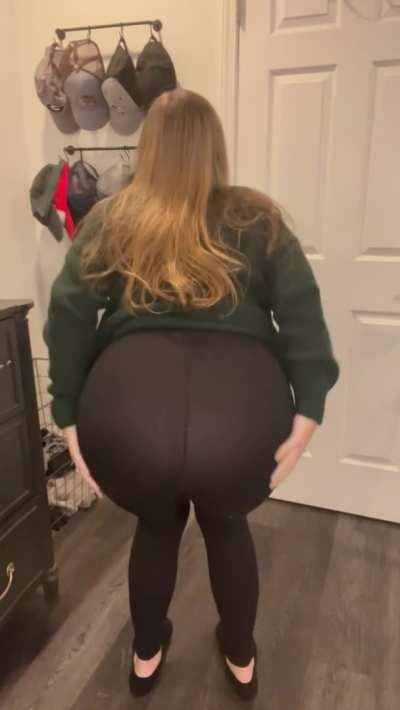 Would you fuck a late 20's mom with a fat ass?