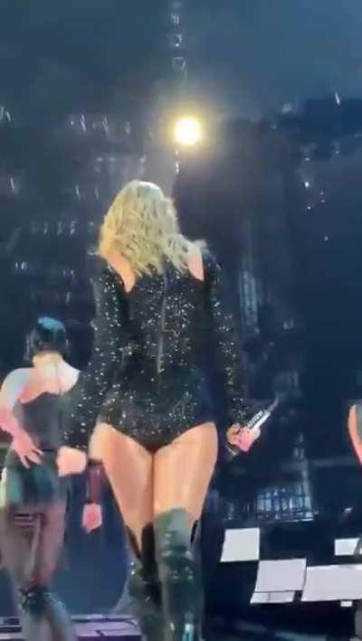 Taylor Swift is utter perfection