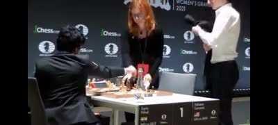 Why does Fabi have a boner during a Chess game?