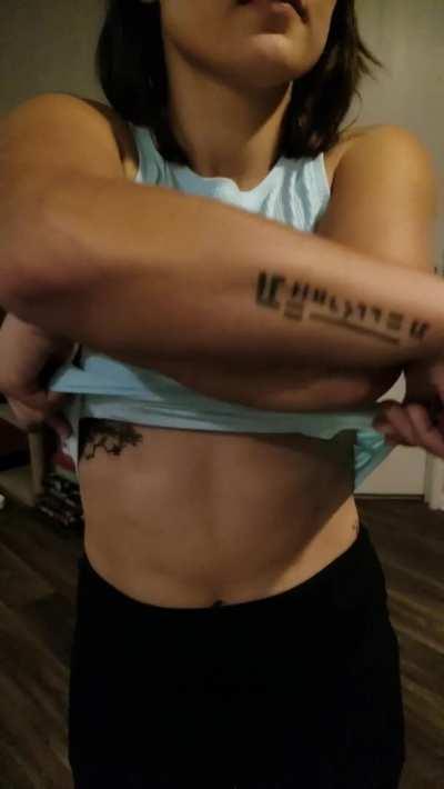 Watch me slip out of this top! 🌻😈🌻