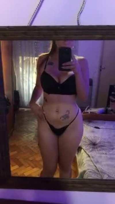 do you want to see amateur content from a bad latina? I'm active. suscribe for FREE to my Onlyfans! link in comments