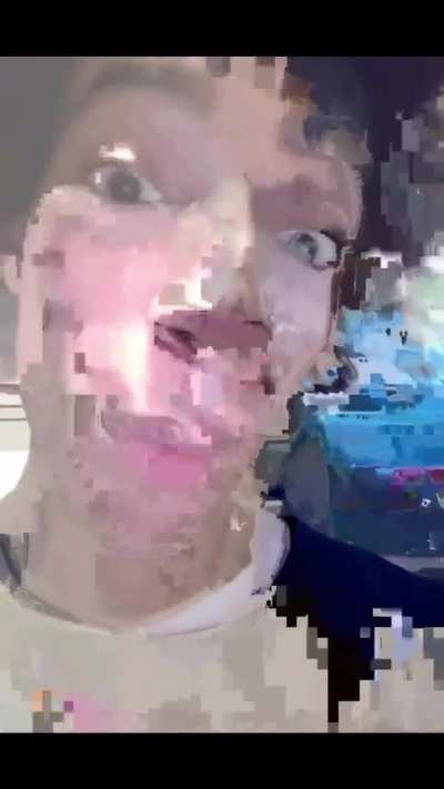 How to achieve this glitch type effect?