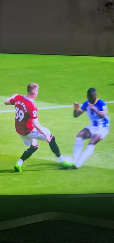 McTominay tackle - Yellow card
