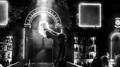 Jessica Alba loves to be spanked