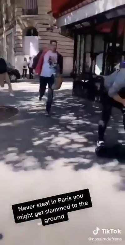 Thief gets slammed on the ground with just one arm
