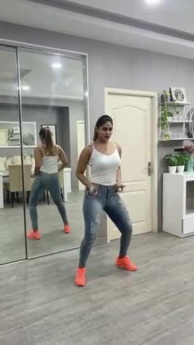 Can anyone show all Tits + Butt + Armpit in single Reel ? 👇 She - Hold Your Breath B1tches