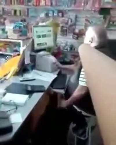 Seguro recordó cuando los Ingleses lo capturaron en Malvinas, pobre señor.