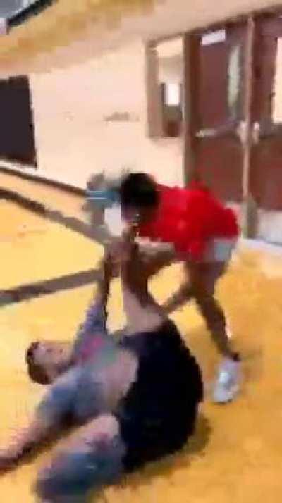 A fight between 2 people from my school and some goofy ass mfer edited it😂