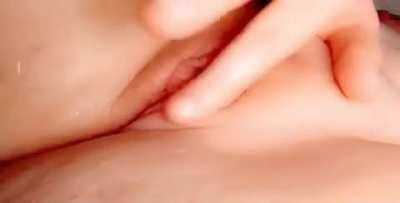 Help me fill up my tight Pussyy 🐱