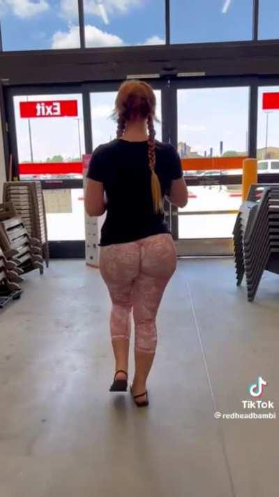 Pawgs walking away: @redheadbambi @bb.nads