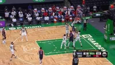 [Highlight] Russell Westbrook with the vicious putback dunk