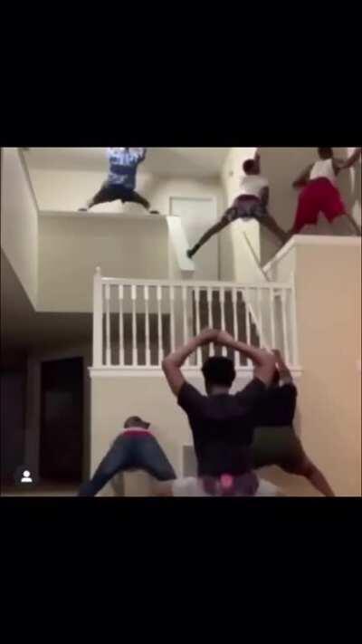 Deo sleep over at Bruce house😭