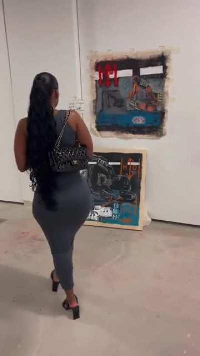 She could’ve bent over a lil more IMO 🍑