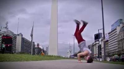 Perico cuando ve una loli be like: