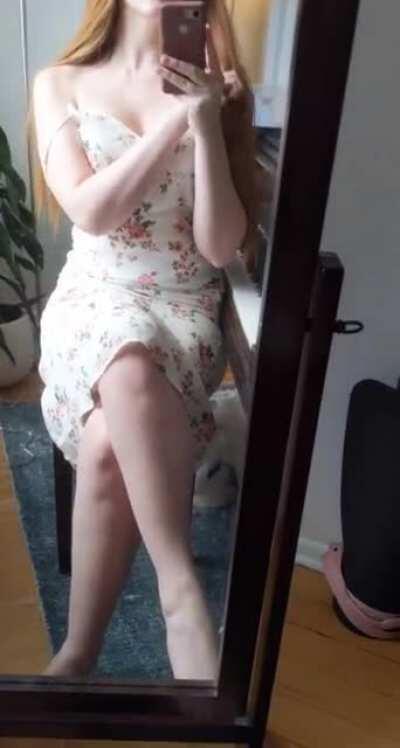 I find that long dresses with no bra make for great titty reveals, don't you? 😚