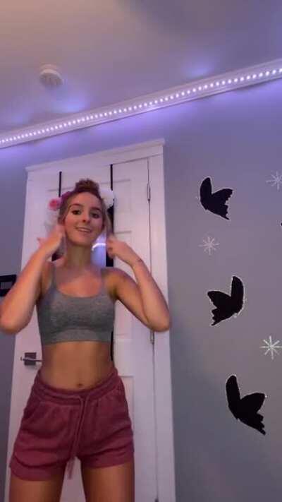 TikTok: makayla8374 // Age: 18 — 🎂😌