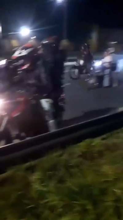 Caravana de motitos 'al corte' terminó con varios accidentados