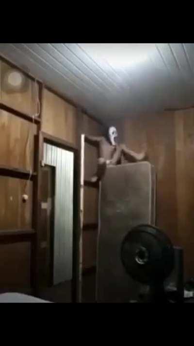 como assustar alguem: