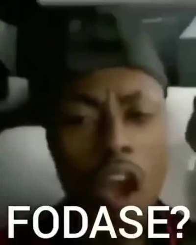 MUCA FALANDO ALGO DA LIVE: A CHAT: