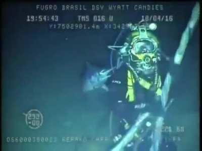 🔥 Working scuba diver attacked by a swordfish at 220m deep