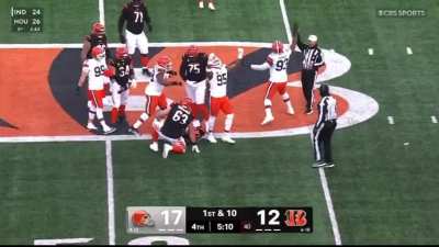 HISTORY IS MADE! Myles Garrett records sack number 23 to give him the single season record!