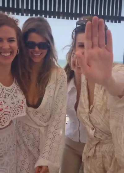 New vid of Shauna shaking it